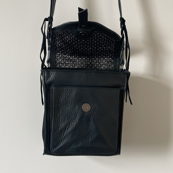 Lucky Brand black genuine leather crossbody bag - Picture 11 of 13